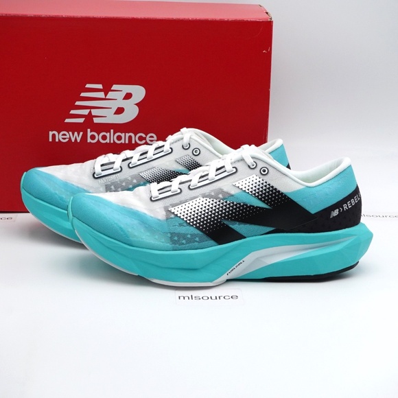 NEW Size 9 WIDE D Women's New Balance FuelCell Rebel v4 Running Shoes WFCXCJ4 - Picture 1 of 9